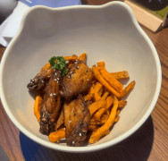  这家餐厅的行为严